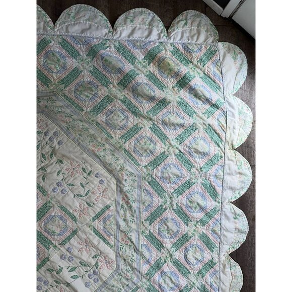 Vtg Handmade Patchwork Quilt Blanket Floral Pastel Scalloped Edges Full/Queen - Picture 5 of 10